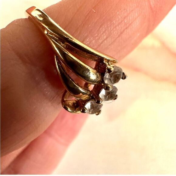 Gold tone rhinestone ring - Picture 7 of 7